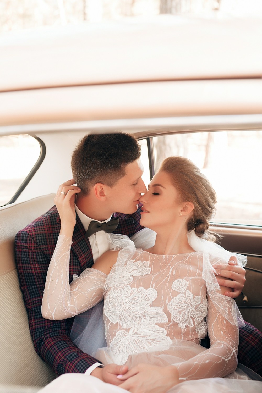 Свадьба с ретро автомобилем. Свадебный фотограф в Киеве | Яна Гаевская