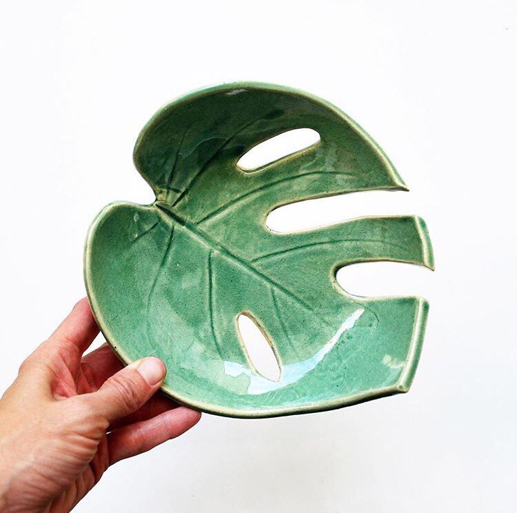 Керамика: тарелки в форме листа