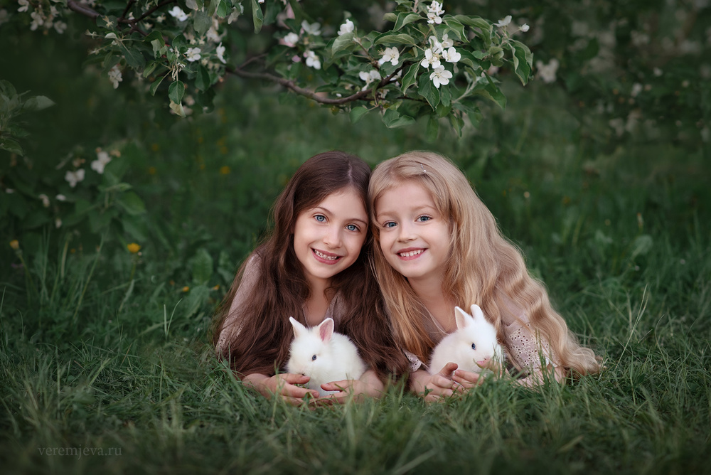детская фотосессия, сказочная фотосессия, белые кролики, фотосессия с кроликами